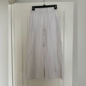 White cropped pants